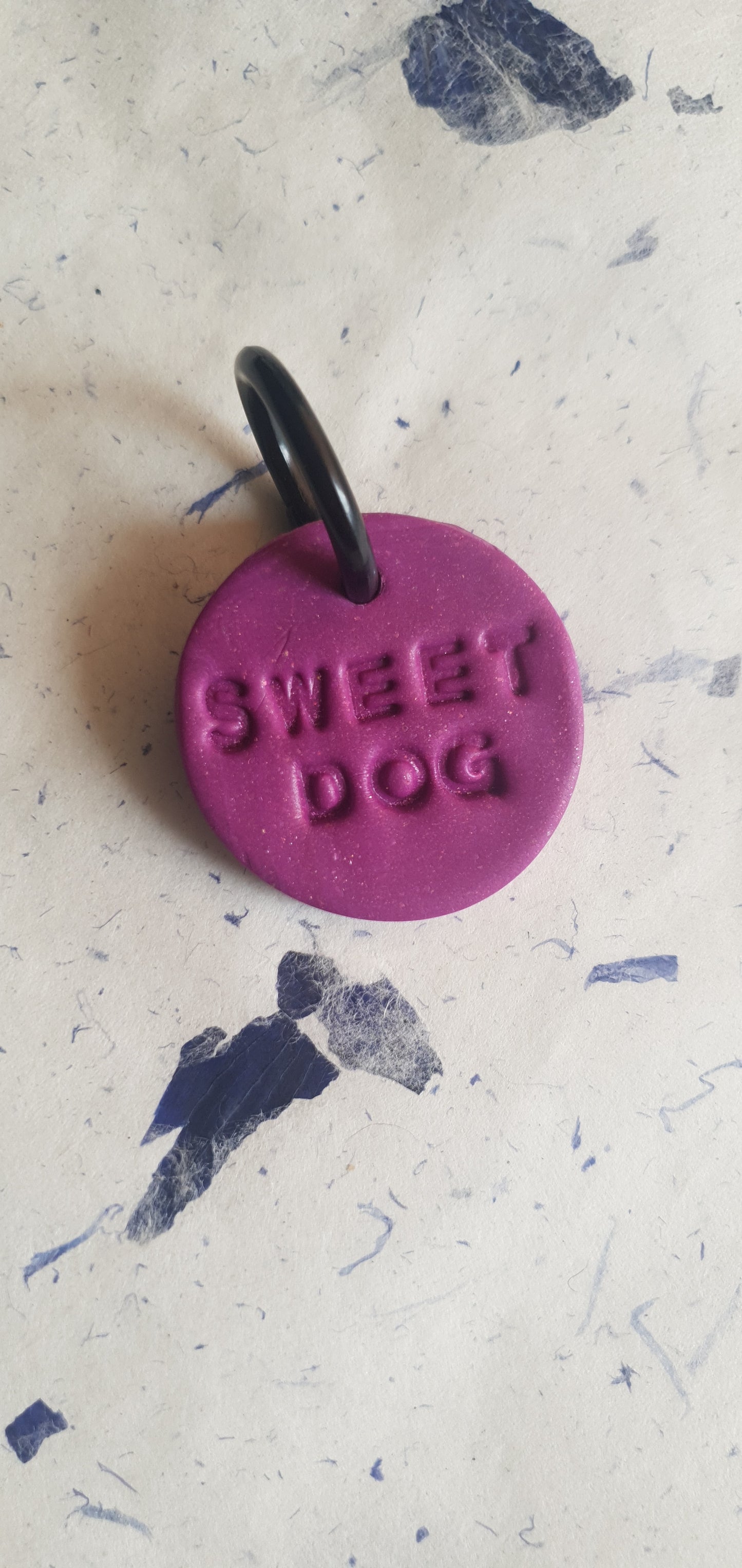 Médaille violette pour chien