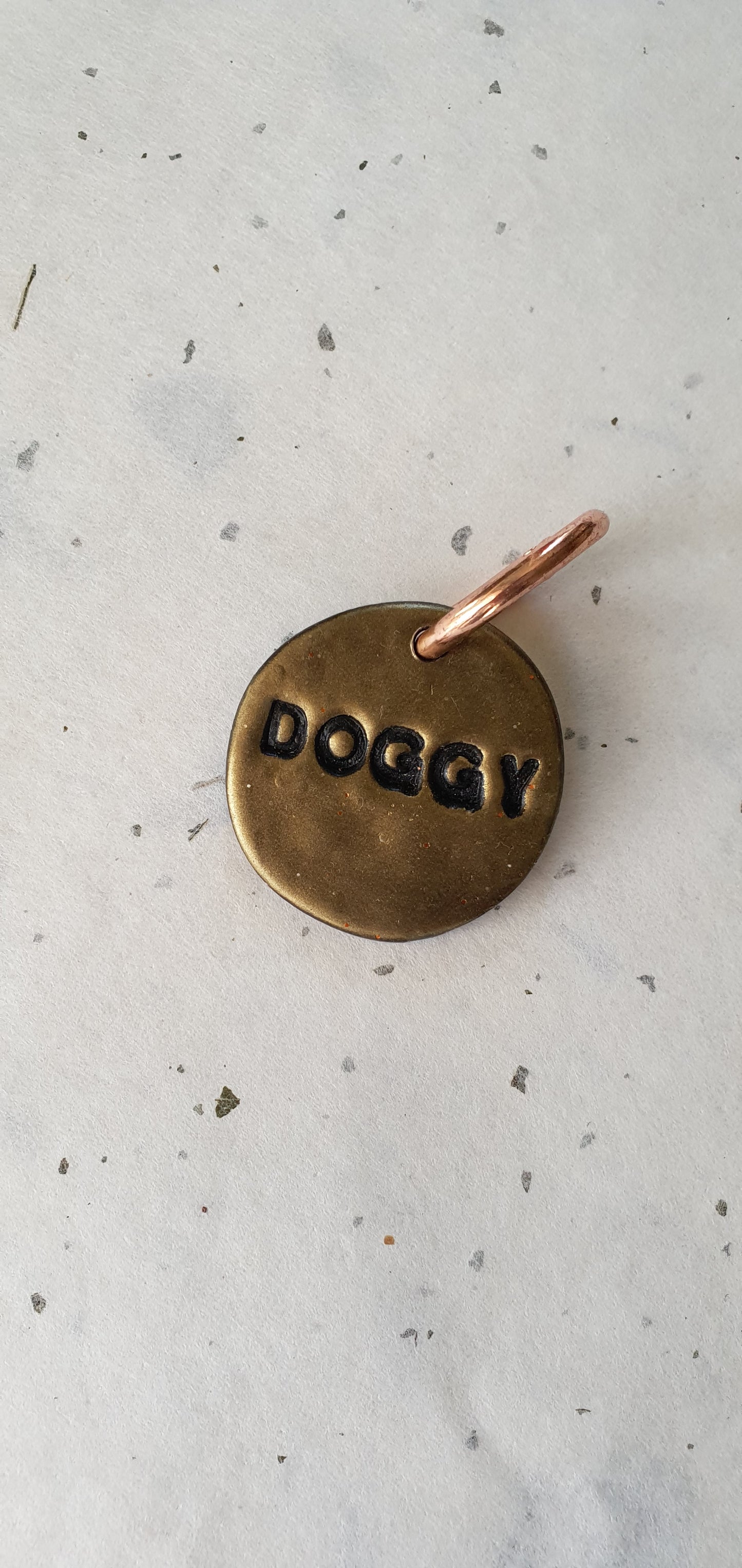 Médaille dorée pour chien texte noir