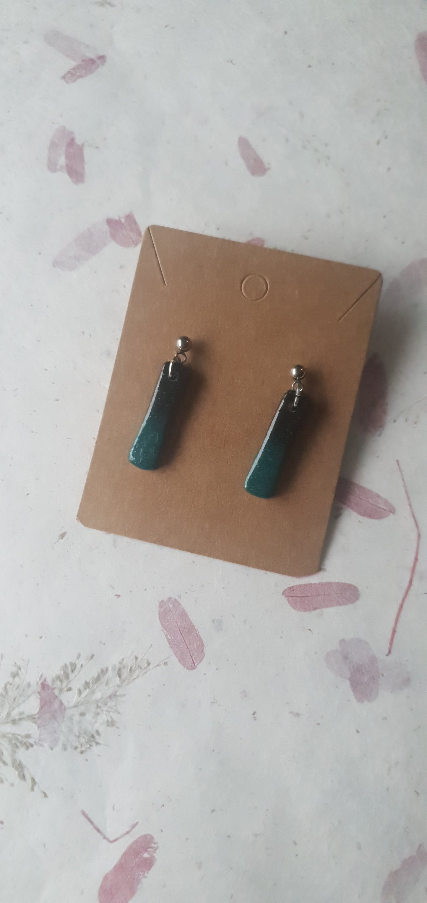 Boucles d'oreilles bleues et noires