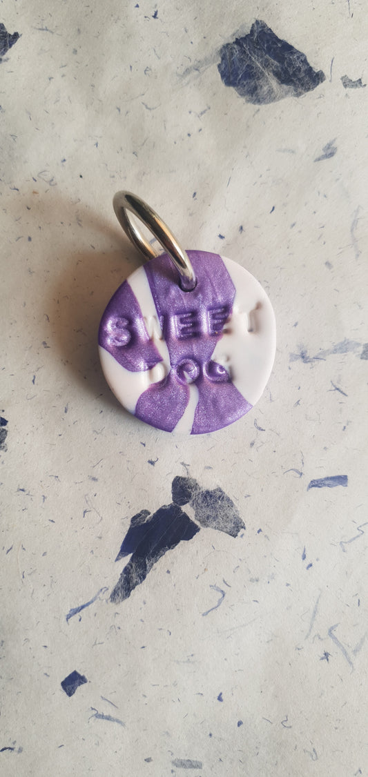 Médaille  violette et blanche 3 pour chien