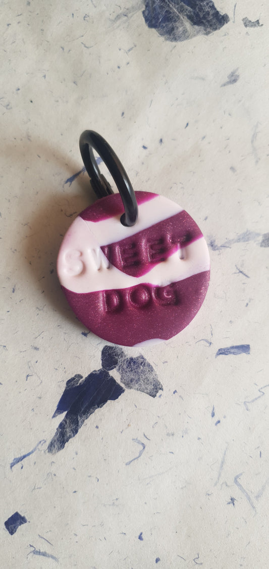 Médaille bordeau et blanche pour chien