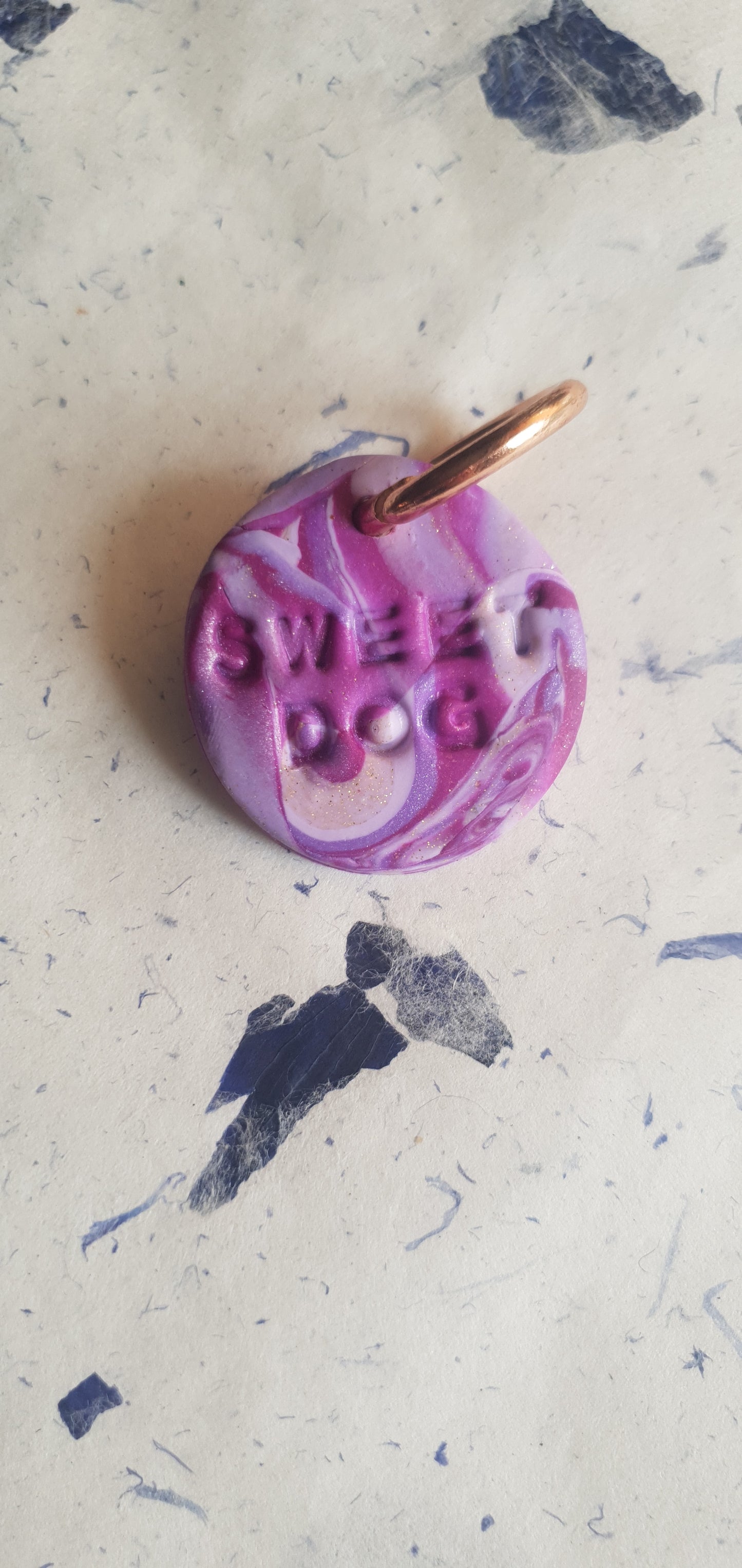 Médaille violette et blanche 2  pour chien