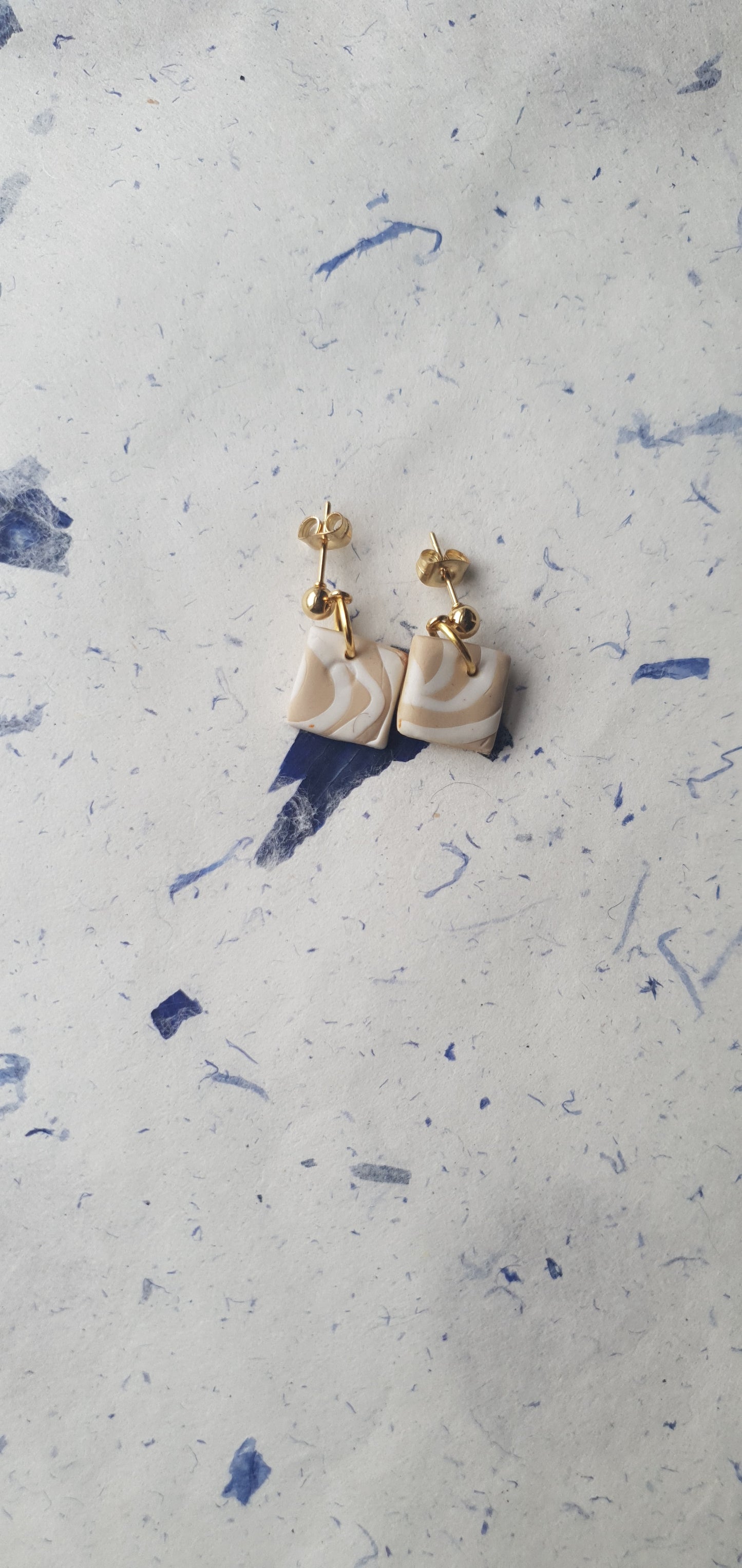 Boucles d’oreilles beige