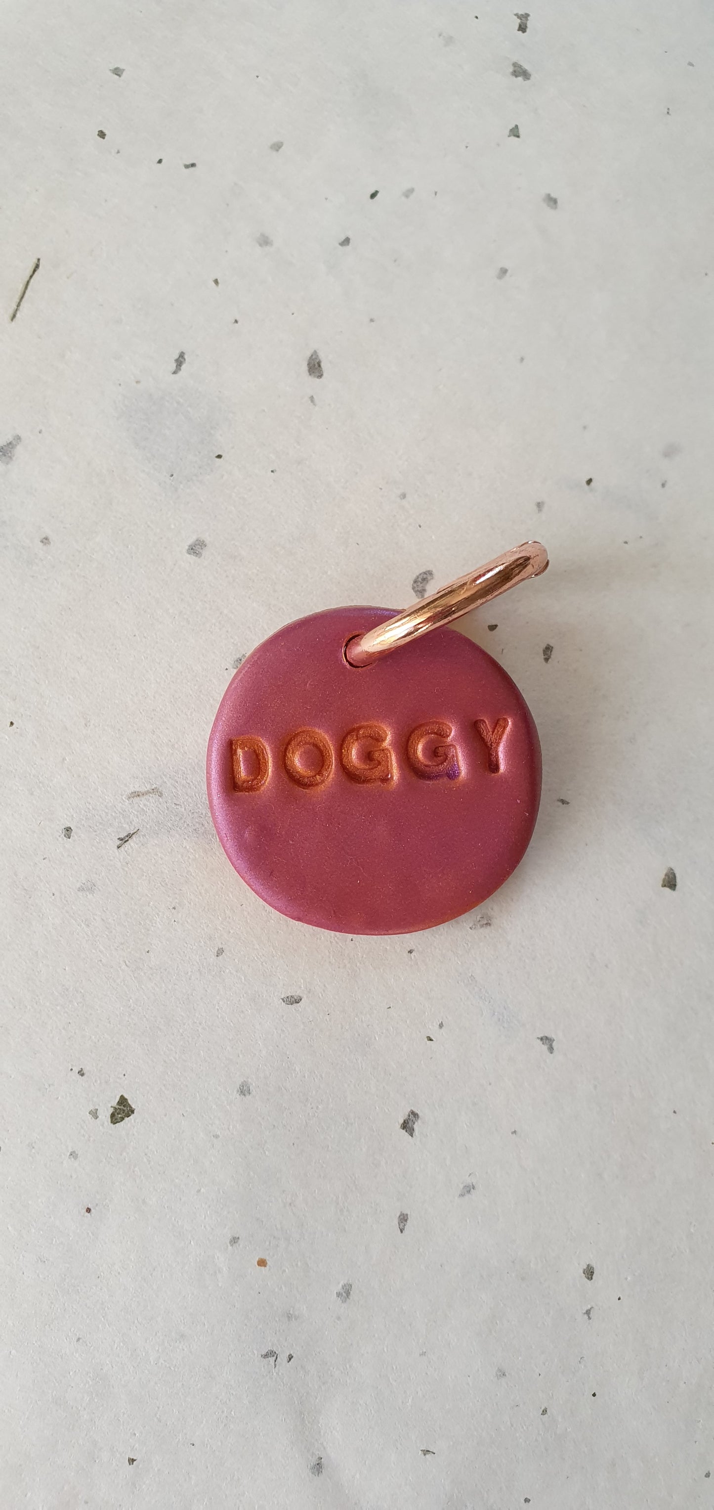 Médaille rose pour chien