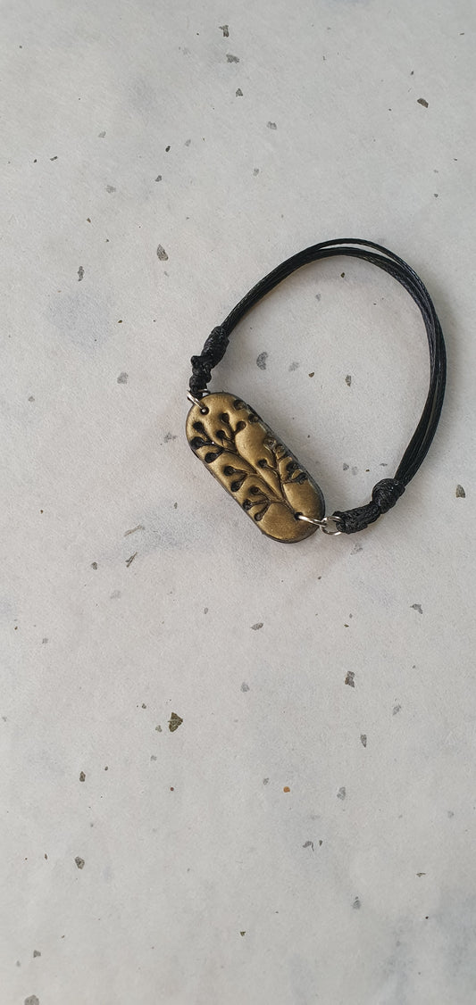 Bracelet or vieilli motif fleurs