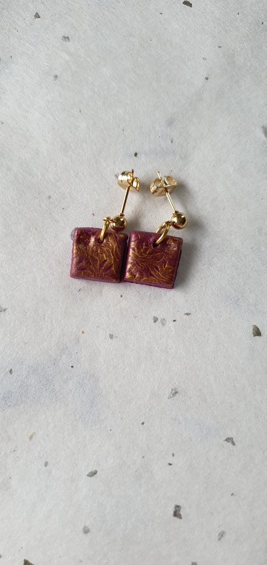 Boucles d'oreilles carrées violet et or motif floral