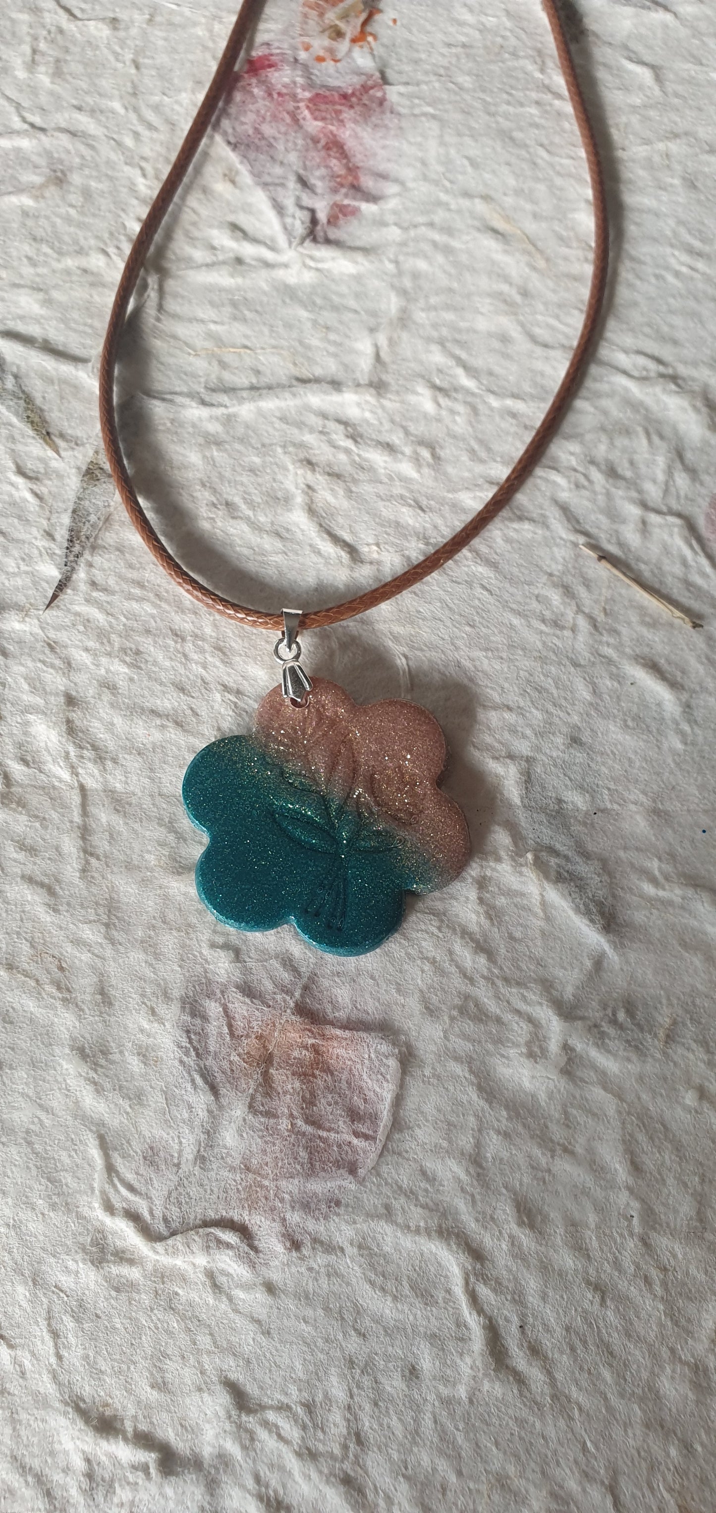 Pendentif rose et vert