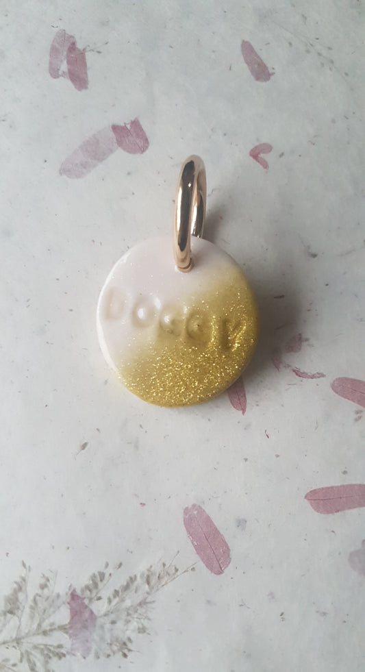 Médaille  blanche et dorée pour chien