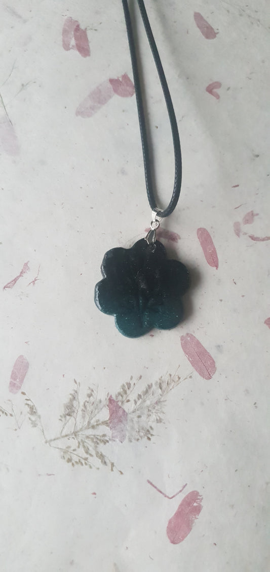 Pendentif bleu foncé