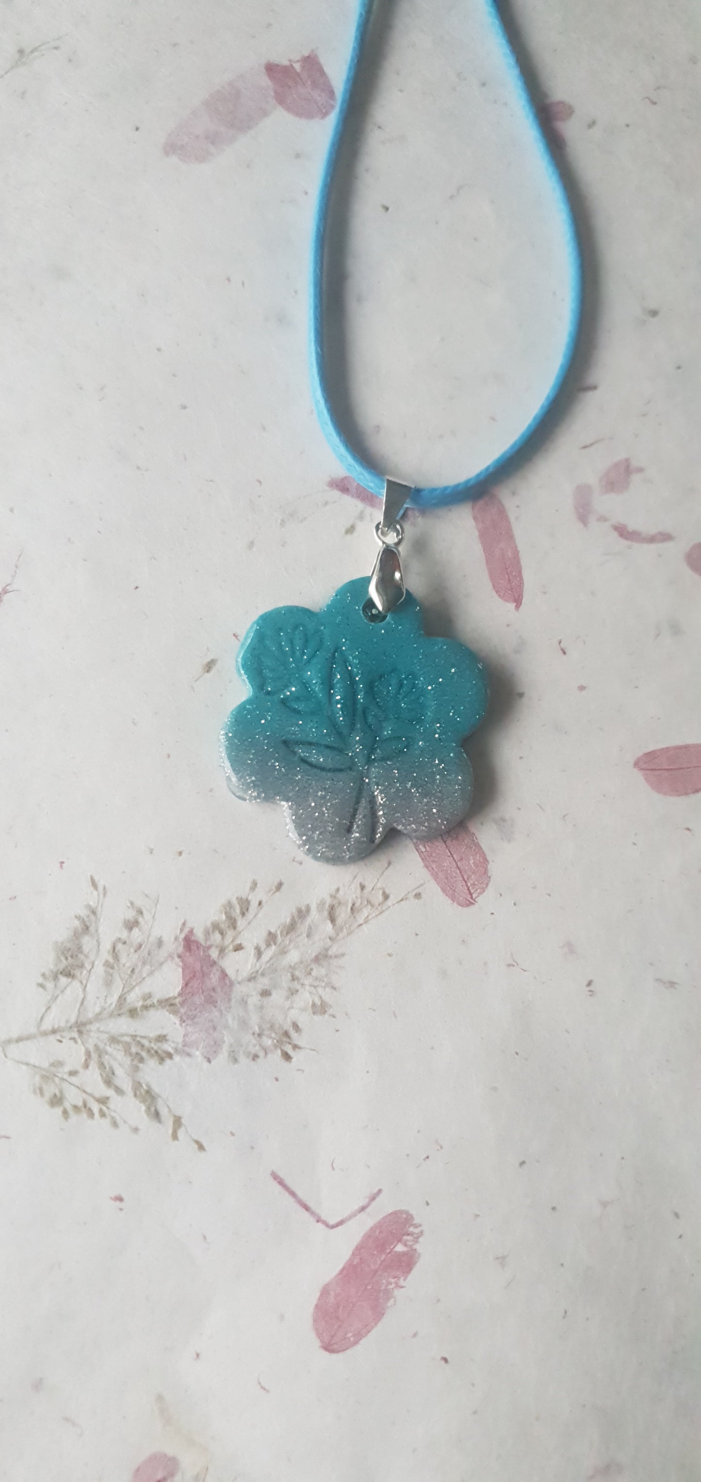 Pendentif bleu et gris