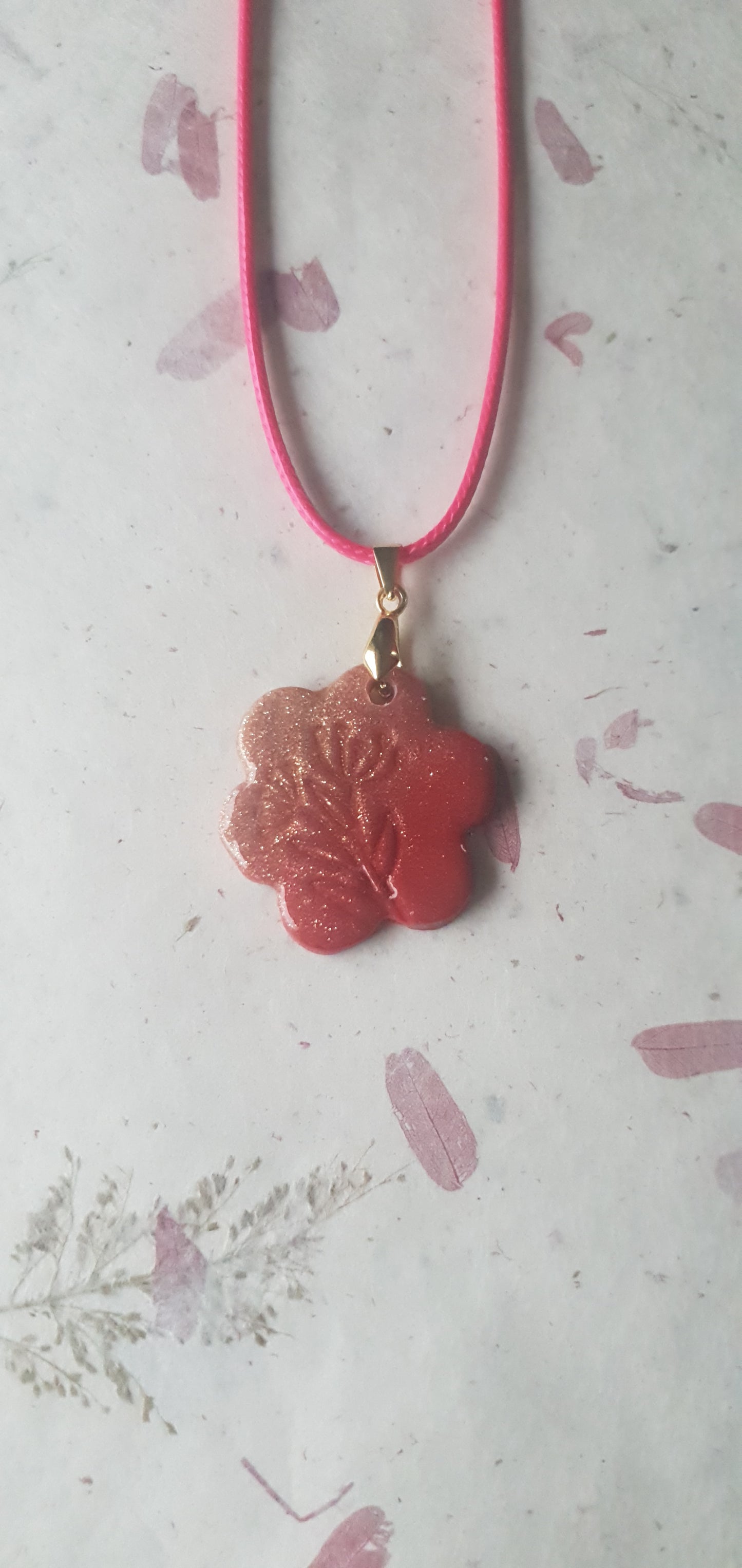 Pendentif rose et rouge