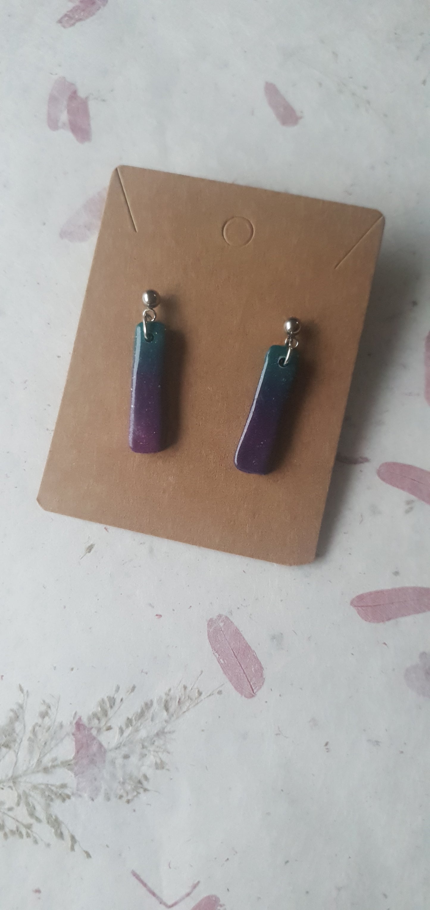 Boucles d'oreilles violettes et bleues